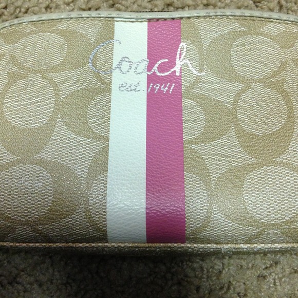 ❤Sold❤ Coach makeup pouch ~ authentic