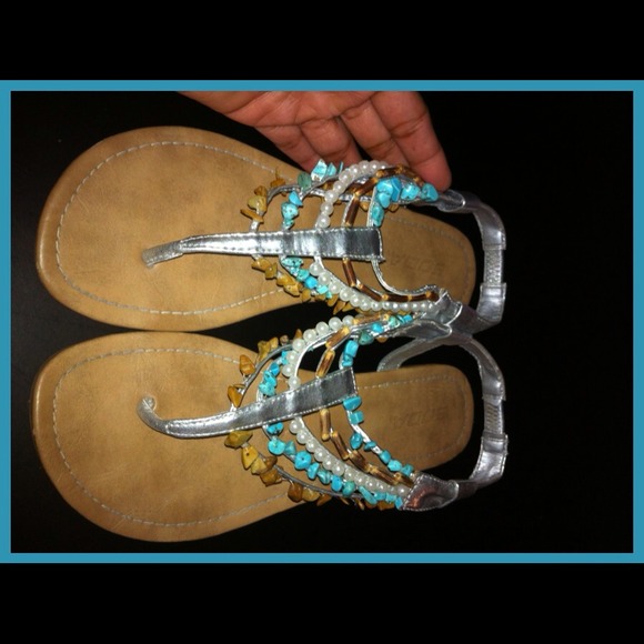 ✨Reserved✨👣Silver and beaded thong sandals👣