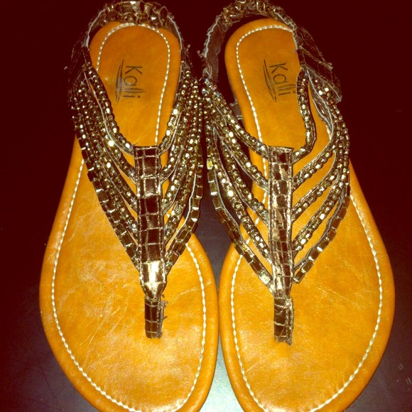 ✨Reserved✨👣Bronze beaded thong sandals👣