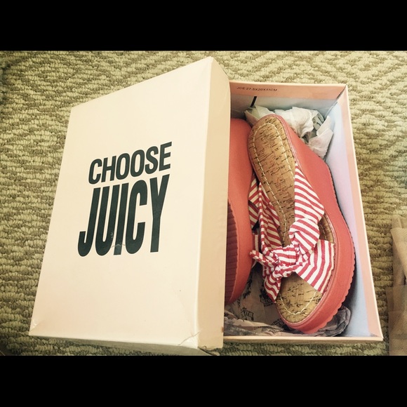 Brand new juicy couture sandal~
