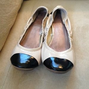 Tan & Black elastic ballet flat