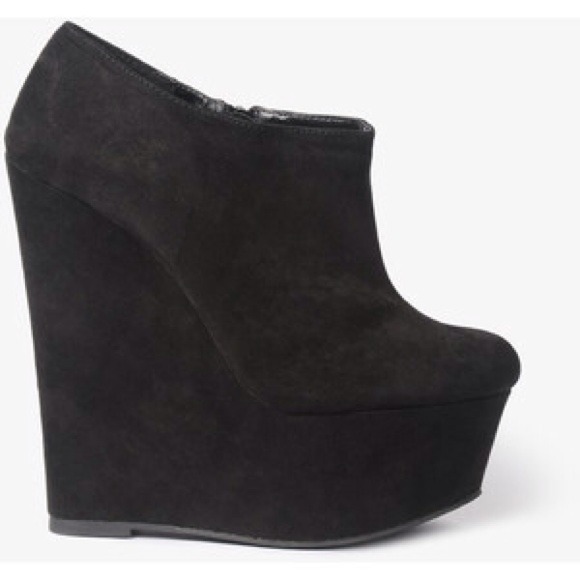 Black suede platform wedge Bootie