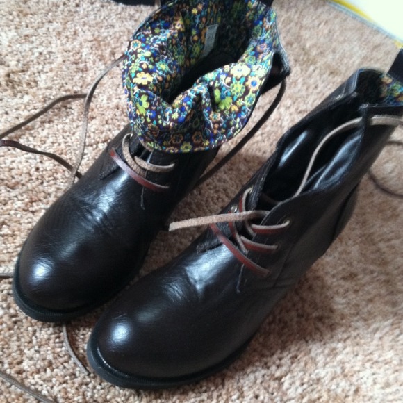 Brown rocket dog boots never worn