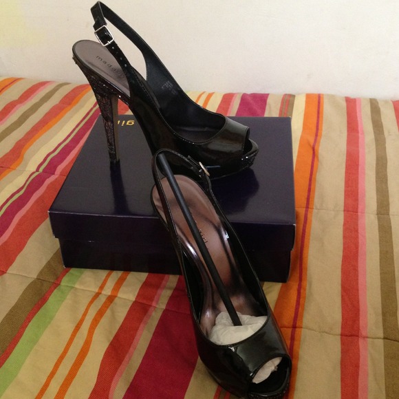 🔴Hold🔴Peep toe beautiful black pumps