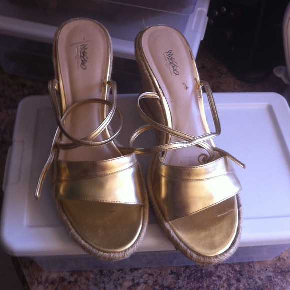 Gold wedges