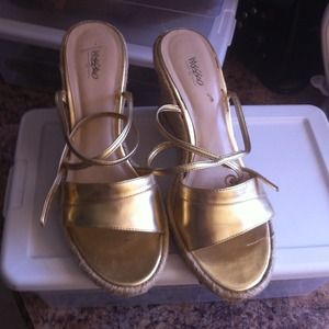 Gold wedges