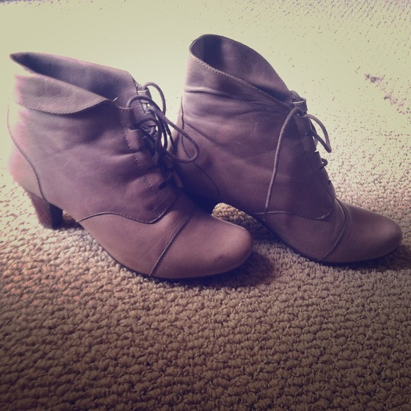 Gorgeous soft gray leather boots, made in Spain - Picture 1 of 1