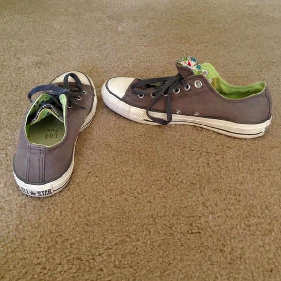 Grey Converse all-star