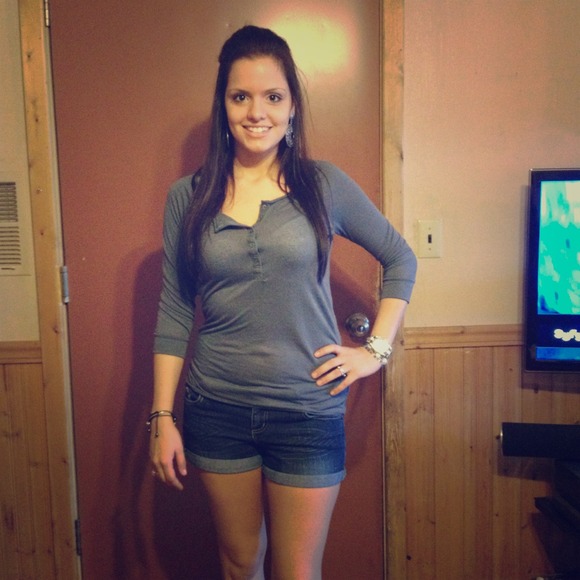 Grey 3/4 sleeve shirt