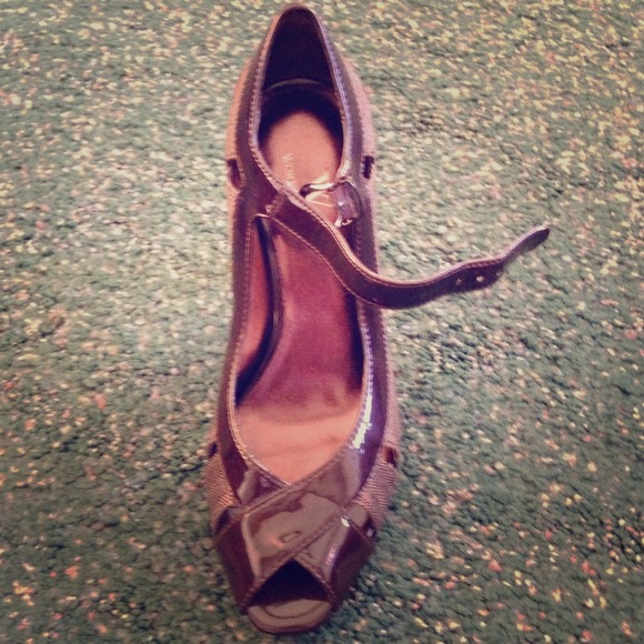 Peep. Toe heels