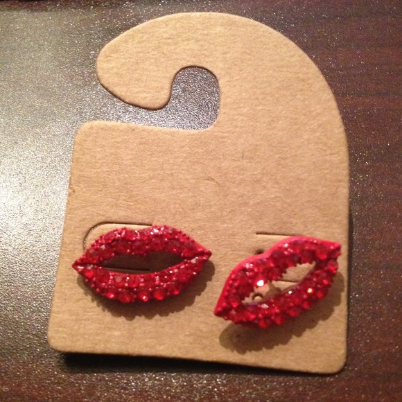 Jewelry - Red rhinestone lips stud earrings