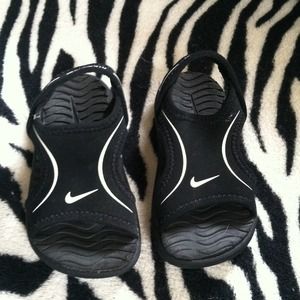 Nike play sandals (5toddler)