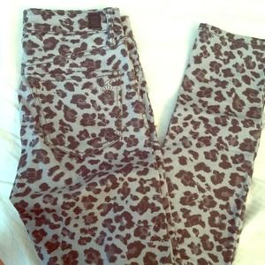 Jessica Simpson grey cheetah print jegging