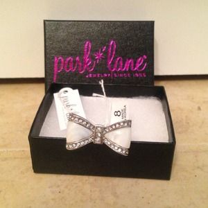 Park lane size 8 Bow Ring *REDUCED*