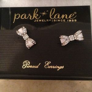 Park Lane bow earrings *REDUCED*