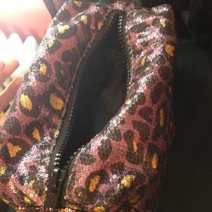 SOLD ✨ Forever 21 sequin cheetah makeup bag