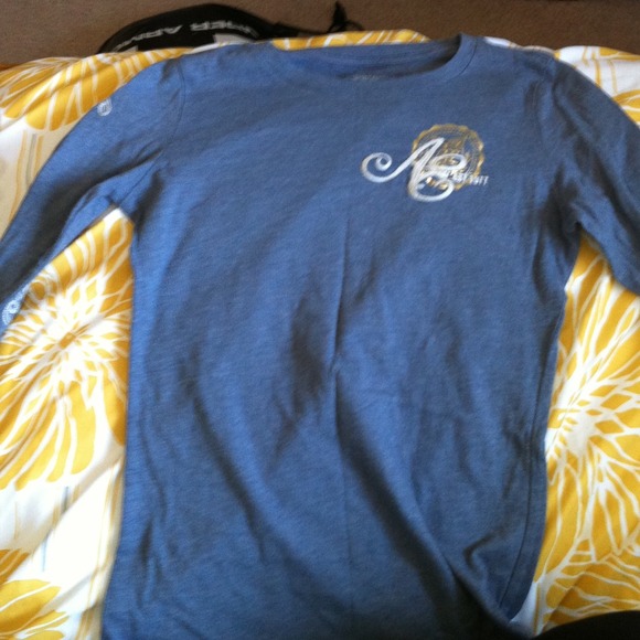AE long sleeves tee