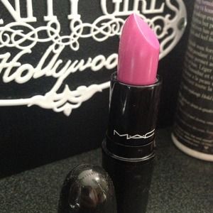 Mac NEW lipstick glamour daze collection