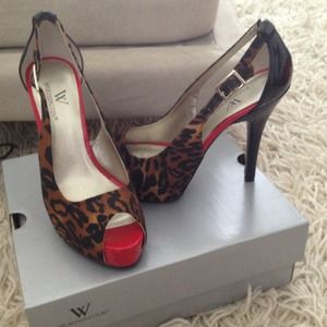 Sling back leopard pumps