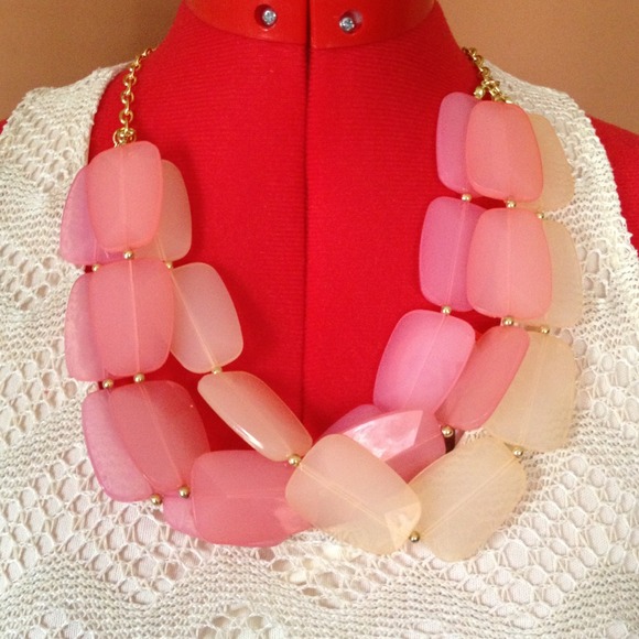 💥BUNDLED💥Statement necklace