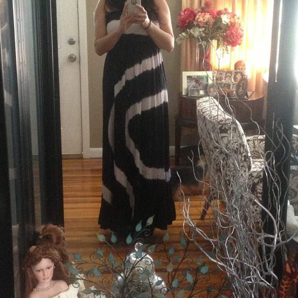 Sold in a bundle💞Maxi dress black n white - Picture 2 of 2