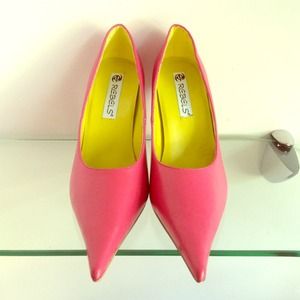 FUCHSIA POINTED PUMP