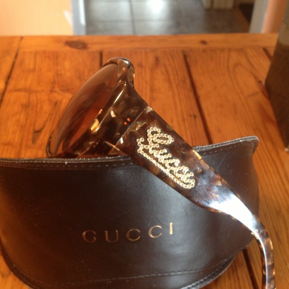 gucci sunnies 100%authentic