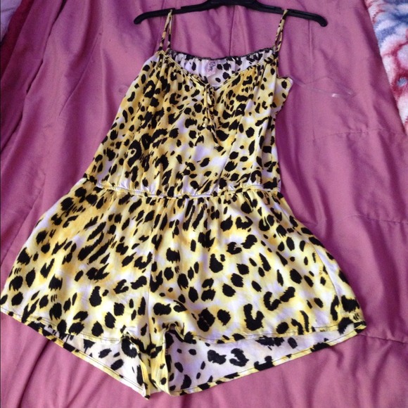 Cheetah romper supper yellow - Picture 1 of 4