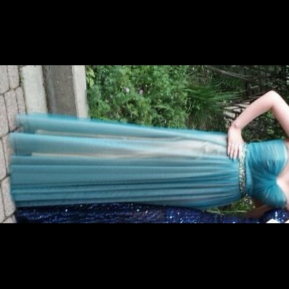 Gorgeous Prom Dress - Picture 2 of 4