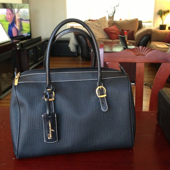 *SOLD*   Salvatore Ferragamo Handbag - Picture 1 of 4