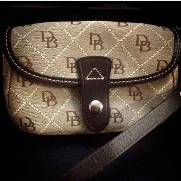 Dooney & Bourke Wristlet - Picture 1 of 4