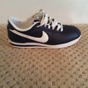 Nike casuals-black