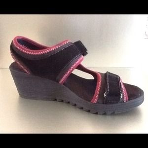 AEROSOLES - Trendy wedges/ladies sandals.