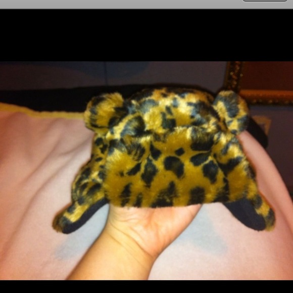 😱WOW $5 ITEM 😱NWOT  leopard hat   0-3 mo