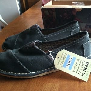 Size 10 men's charcoal TOMS