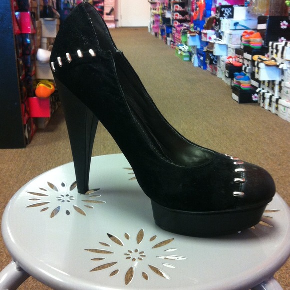 Purle, gray, brown, and black stitch heel