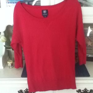 Quarter sleeve pinkish red shirt
