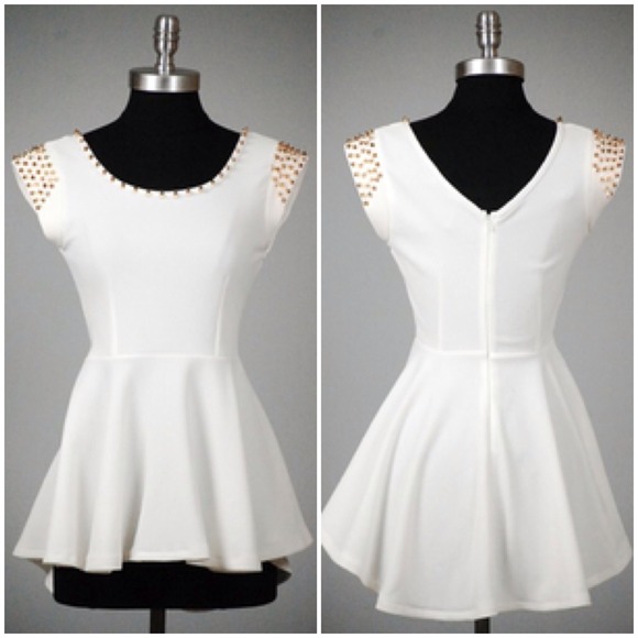 ✋SOLD✋WHITE PEPLUM HI LOW STUDDED TOP