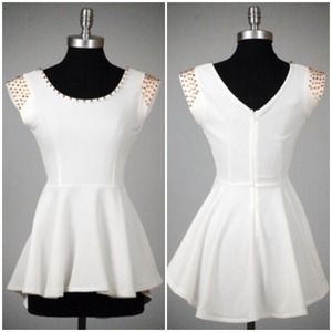 ✋SOLD✋WHITE PEPLUM HI LOW STUDDED TOP
