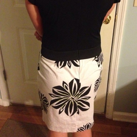 Ladies Dress - Picture 2 of 4
