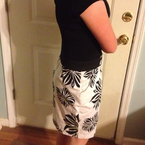 Ladies Dress - Picture 3 of 4