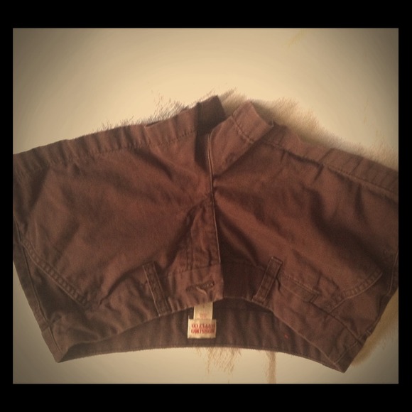 Brown mossimo shorts.