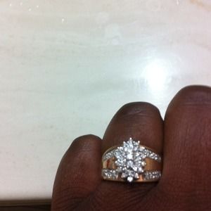 10k Gold .50wt cluster diamond ring.