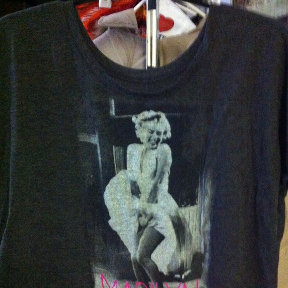 🔥SOLD IN BUNDLE Marilyn Monroe Tee🔥