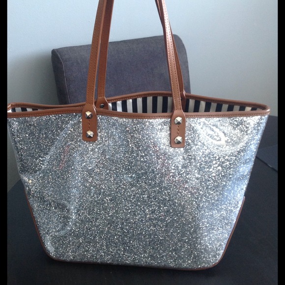 Hendri Bendel shopper