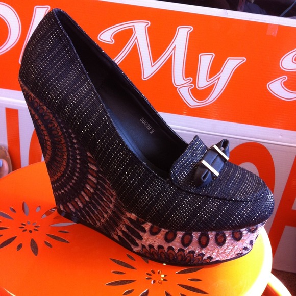 Nicole Simpson black jean wedge with a red bottom.