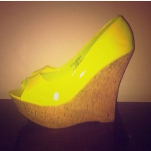 Super hot!! Neon heels ;)