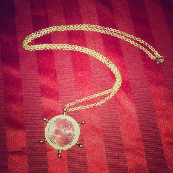Gold chain necklace with Diamond "Helm" accent