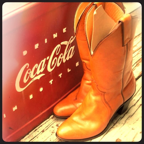 Justin camel colored cowgirl boots