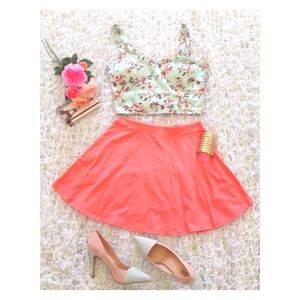 Tops - *Reduced*Floral Crop Top Tops - *Reduced*Floral Crop Top